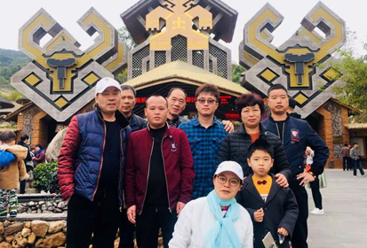 On February 1, 2018, Feipeng’s ten-year meritorious staff went to Sanya for tourism.